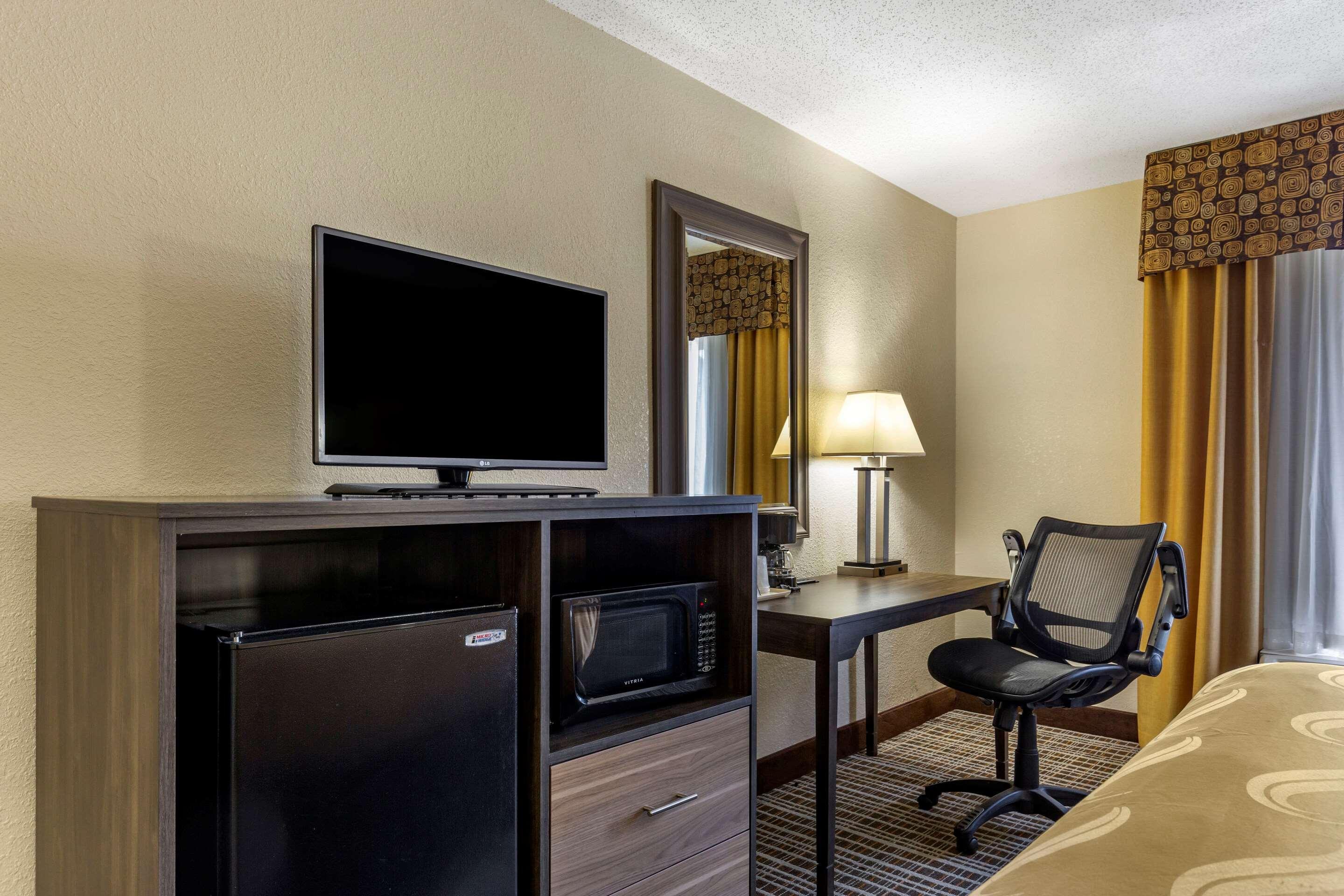 Quality Inn & Suites - Greensboro-High Point Экстерьер фото