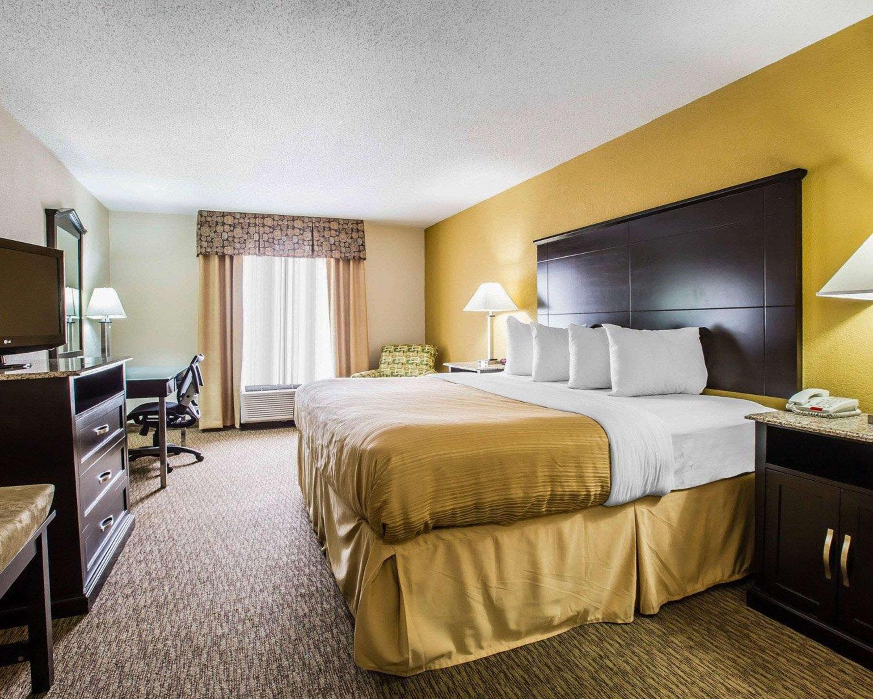 Quality Inn & Suites - Greensboro-High Point Экстерьер фото