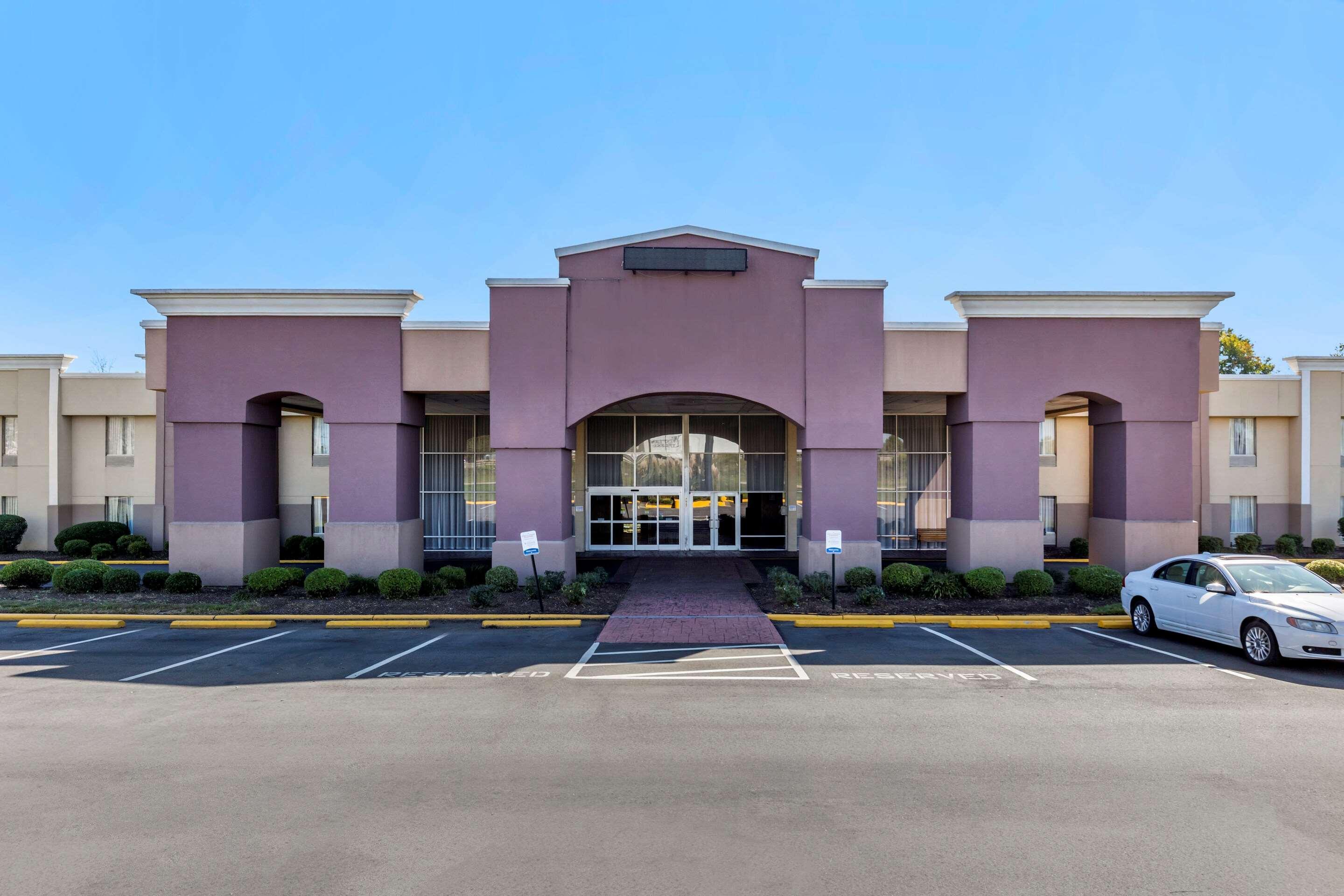 Quality Inn & Suites - Greensboro-High Point Экстерьер фото