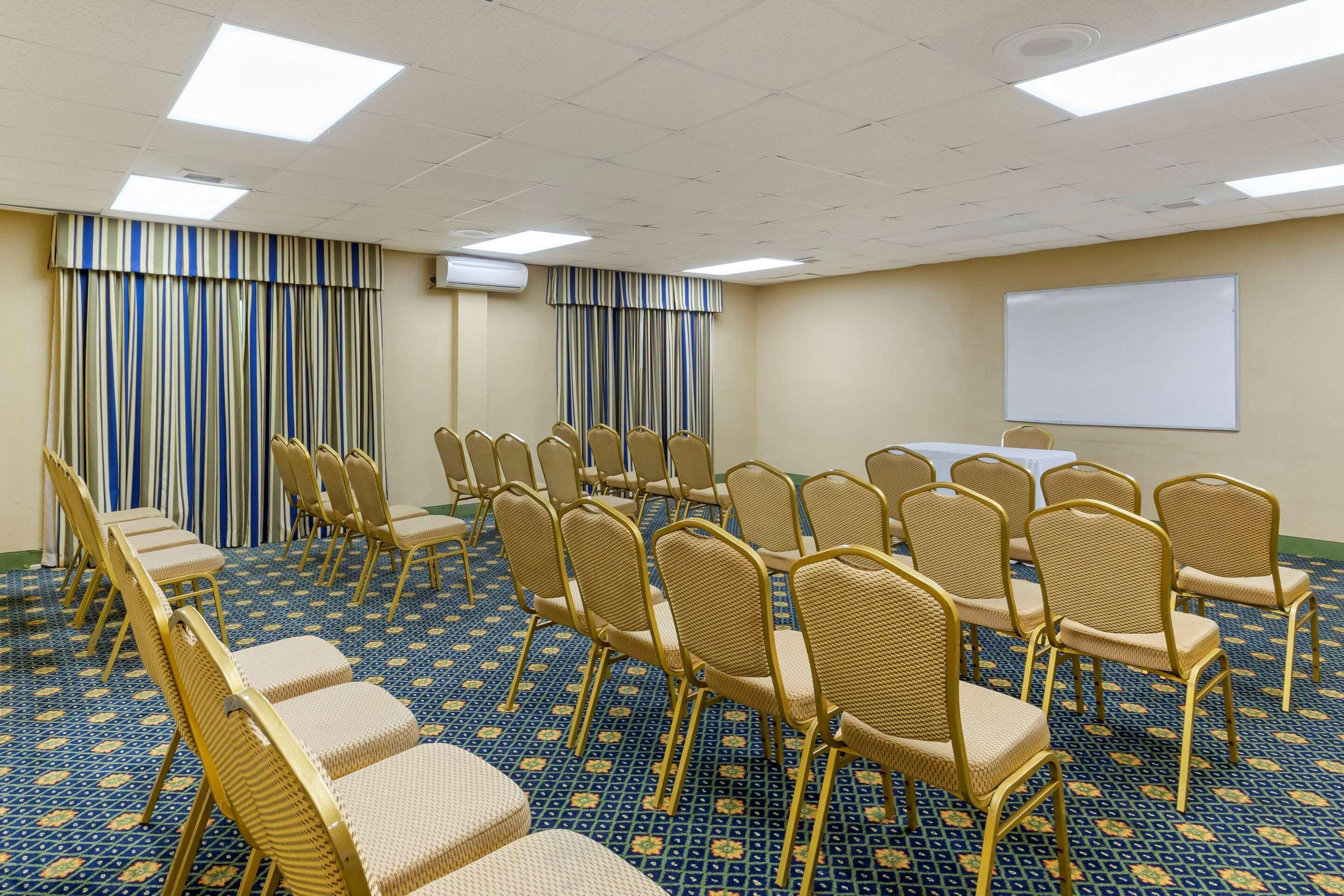 Quality Inn & Suites - Greensboro-High Point Экстерьер фото