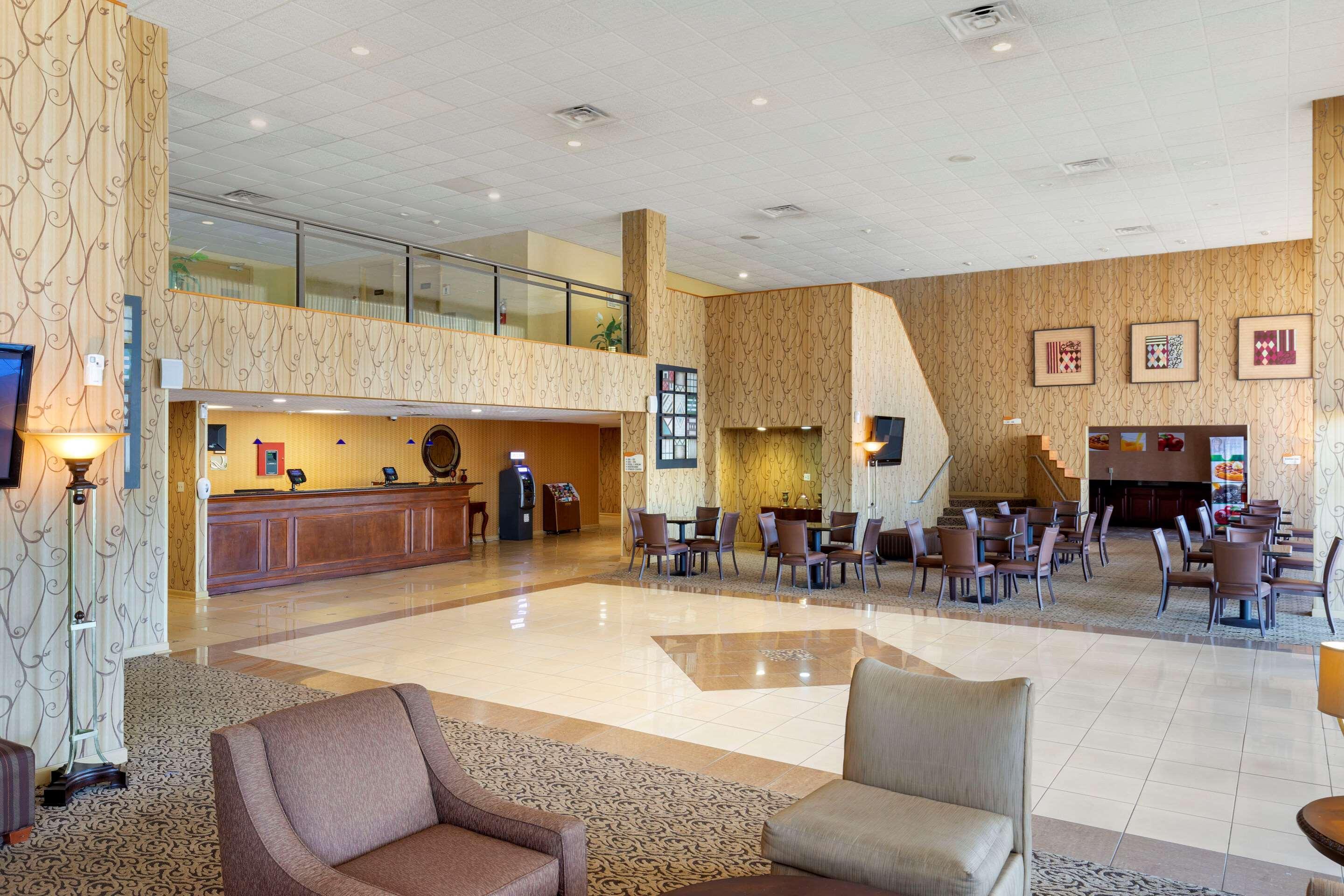 Quality Inn & Suites - Greensboro-High Point Экстерьер фото