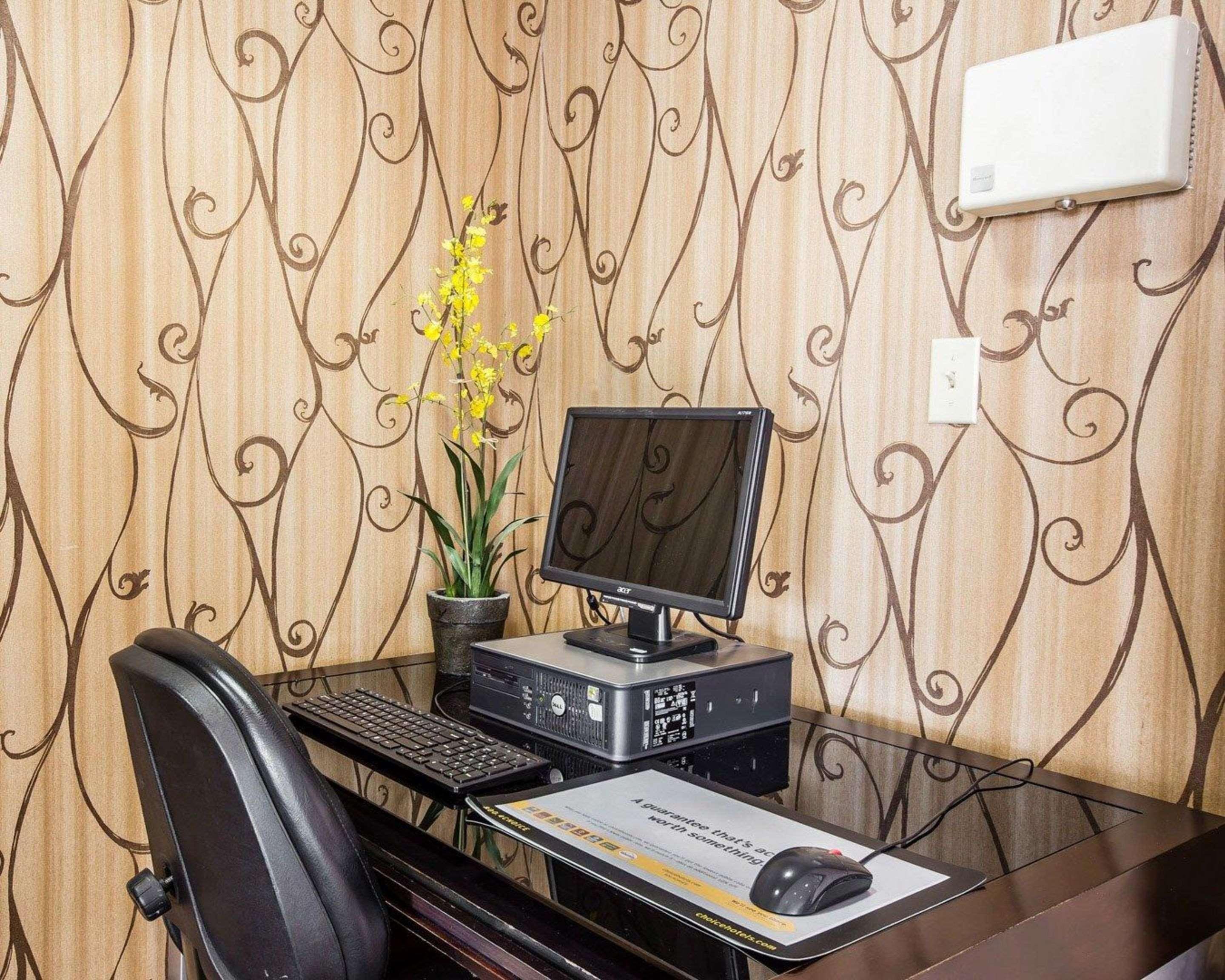 Quality Inn & Suites - Greensboro-High Point Экстерьер фото