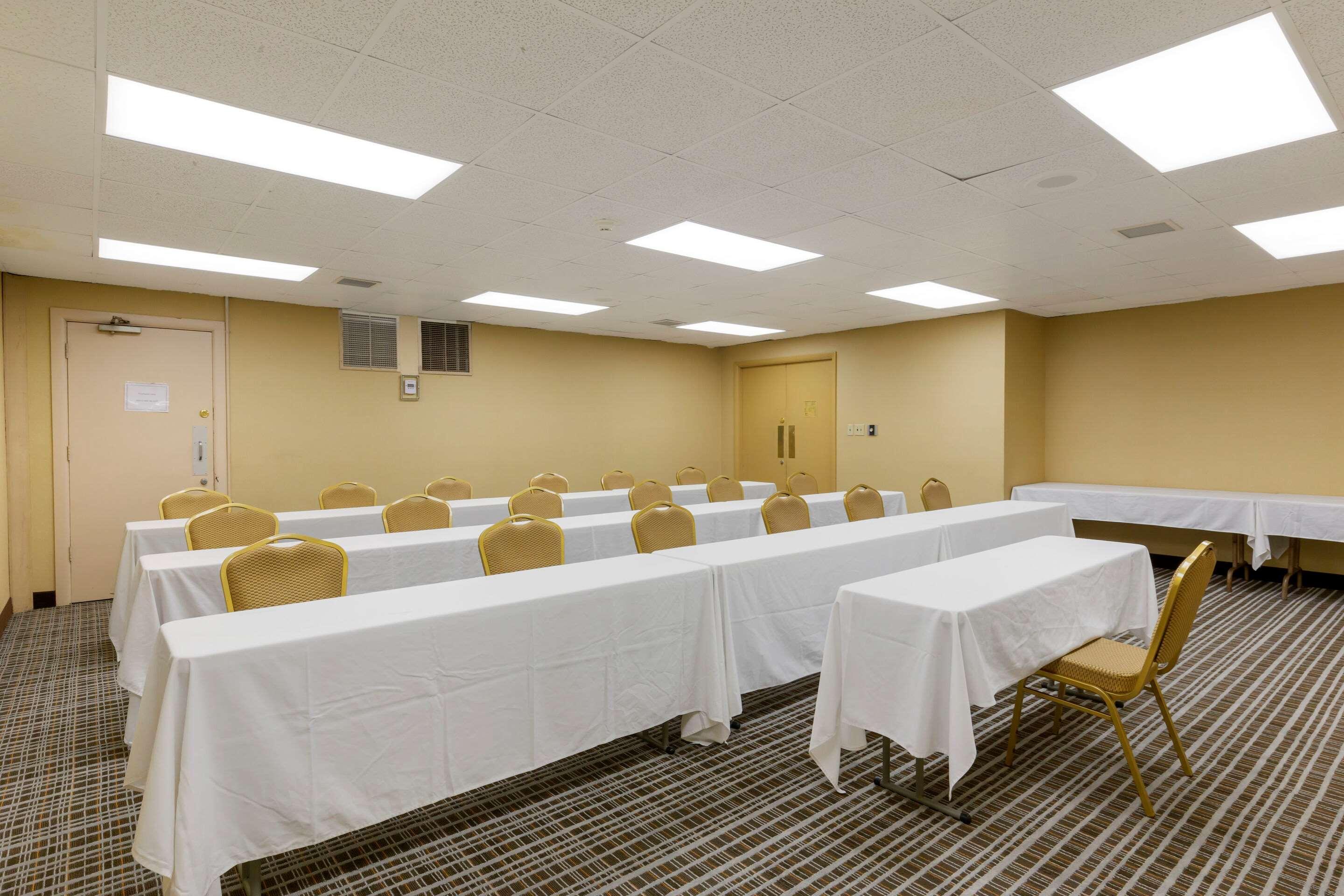 Quality Inn & Suites - Greensboro-High Point Экстерьер фото
