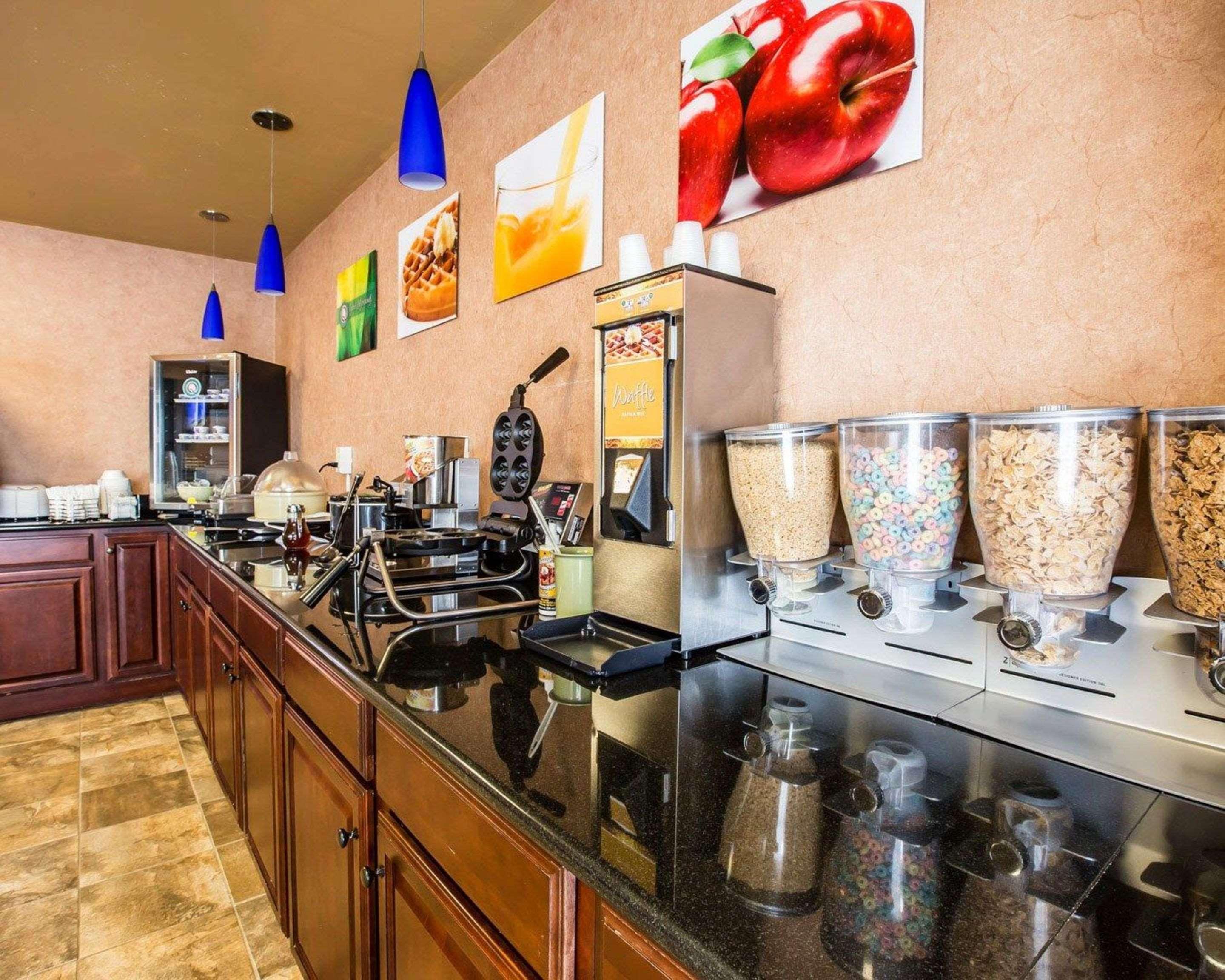Quality Inn & Suites - Greensboro-High Point Экстерьер фото