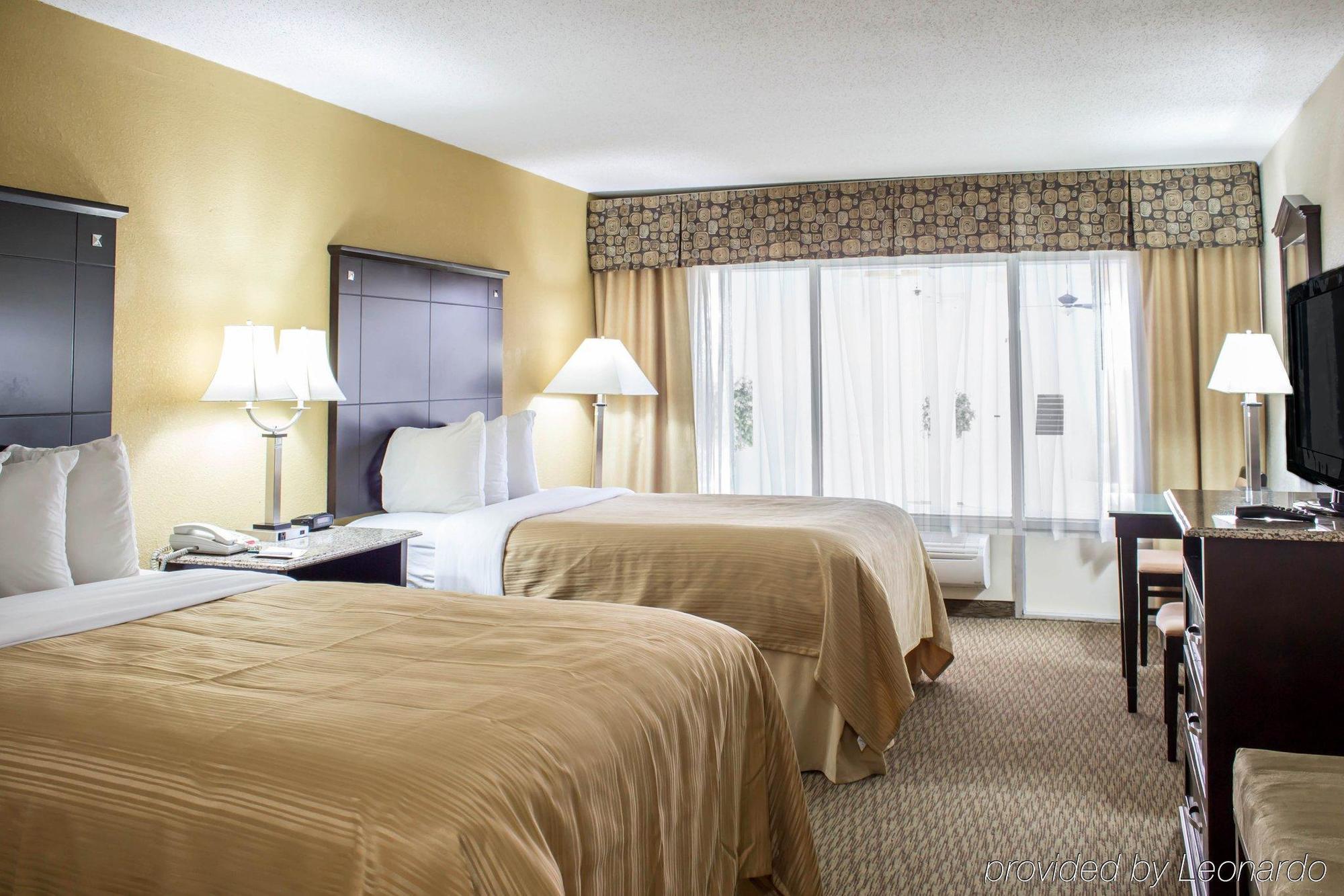 Quality Inn & Suites - Greensboro-High Point Экстерьер фото