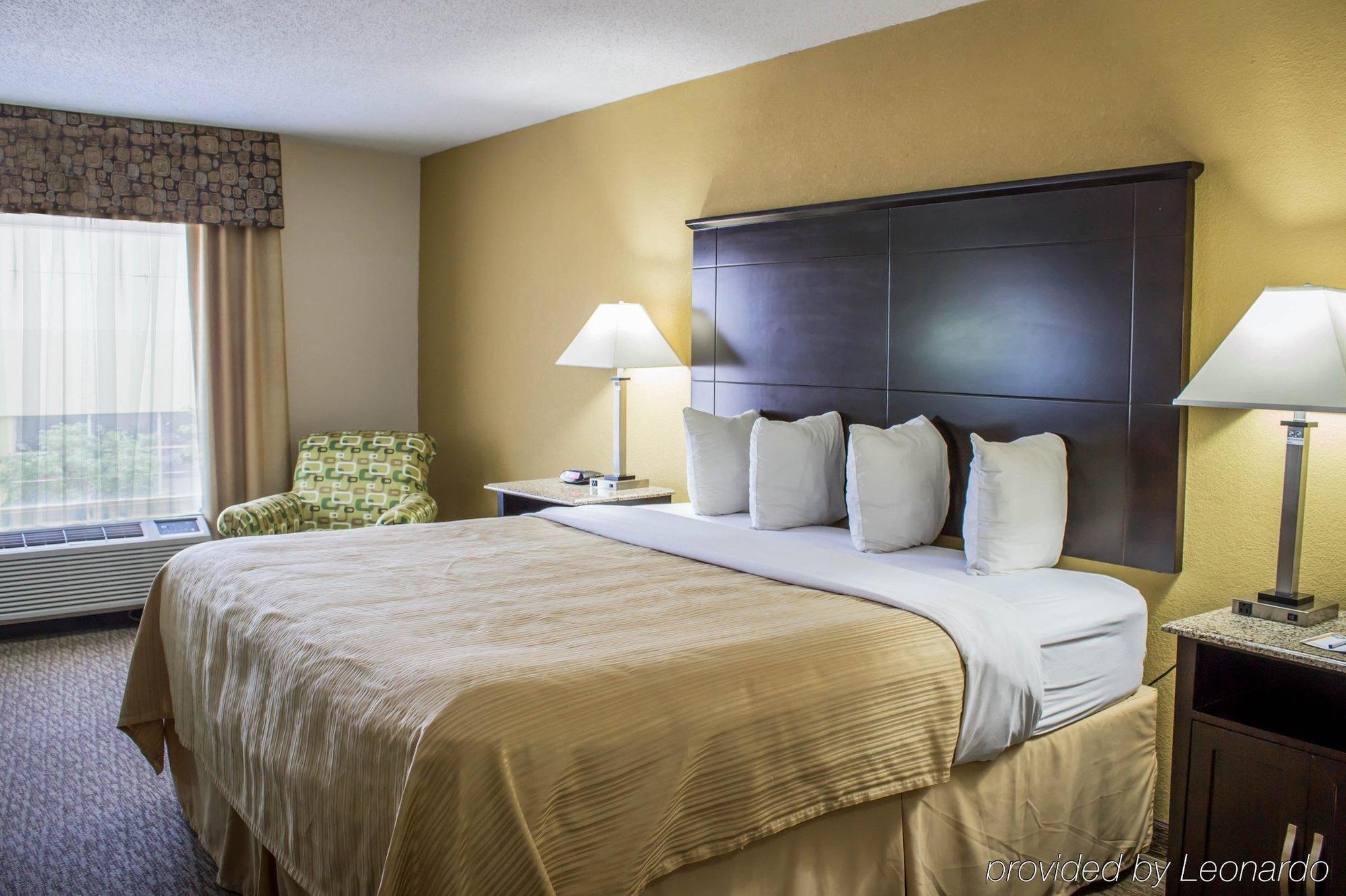 Quality Inn & Suites - Greensboro-High Point Экстерьер фото