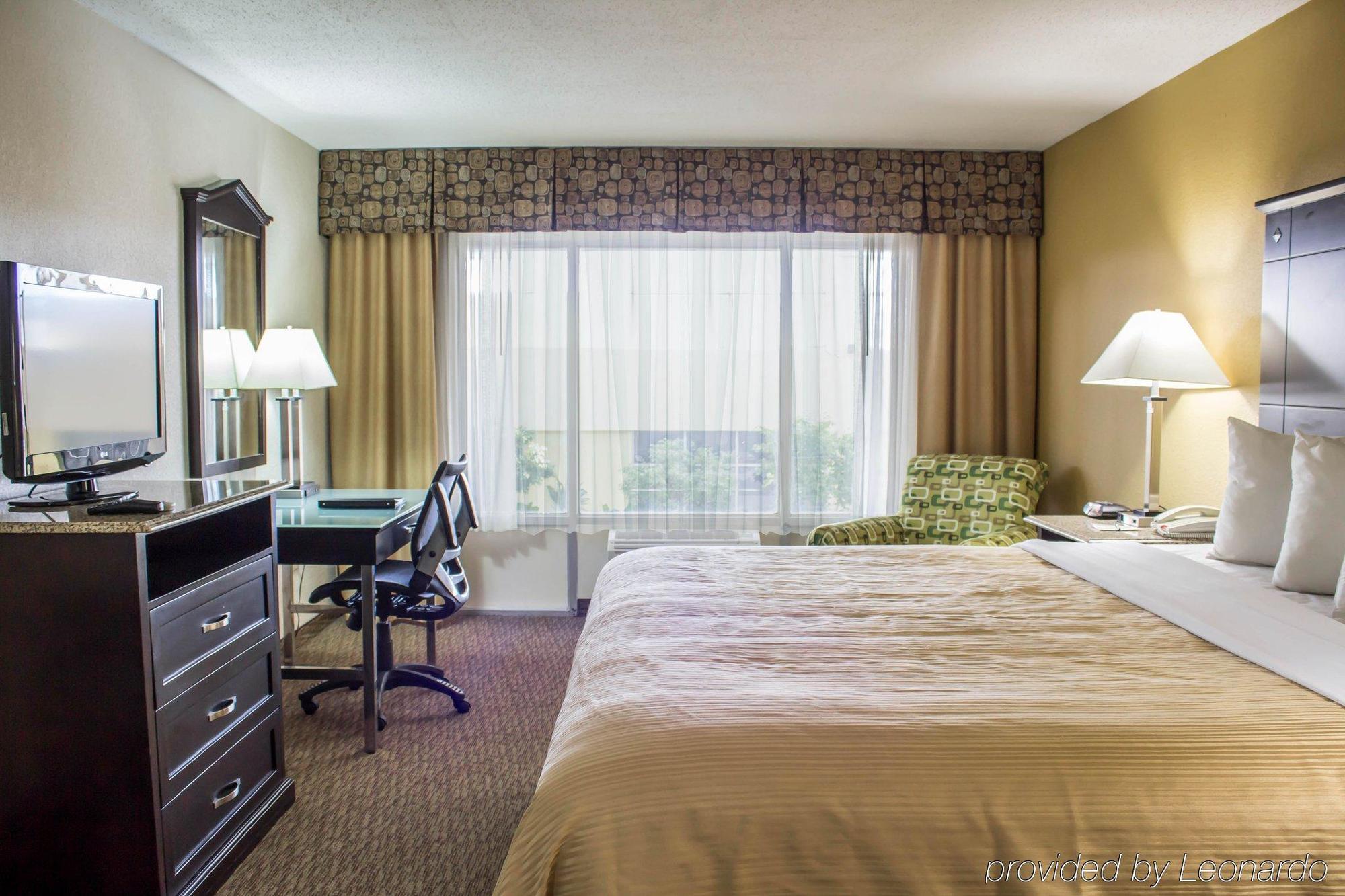 Quality Inn & Suites - Greensboro-High Point Экстерьер фото